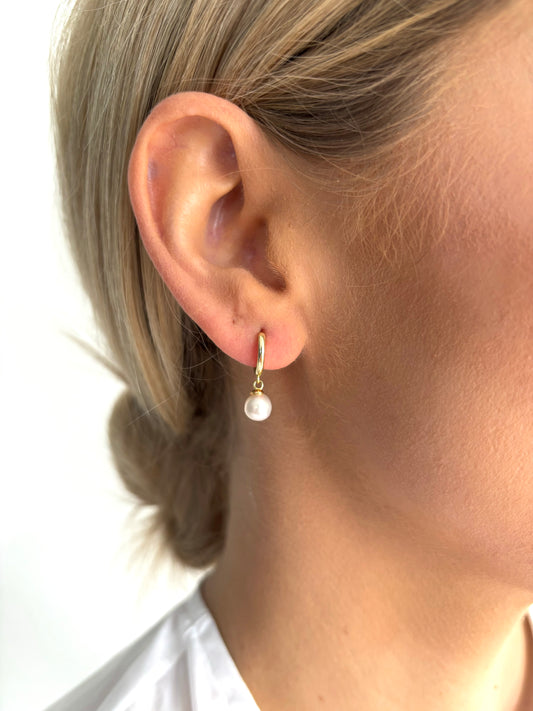 The Pearl Huggie in Gold image 1