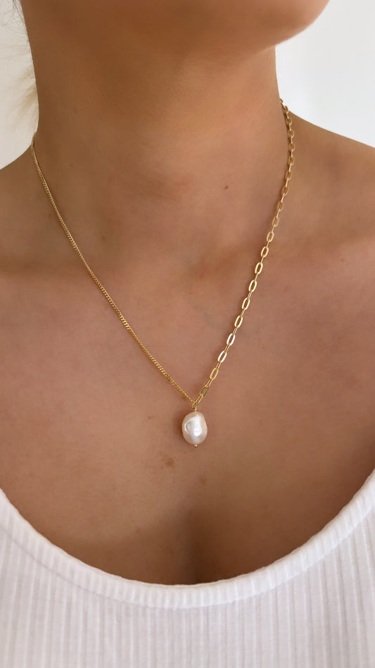 The Textured Pearl in Gold image 1