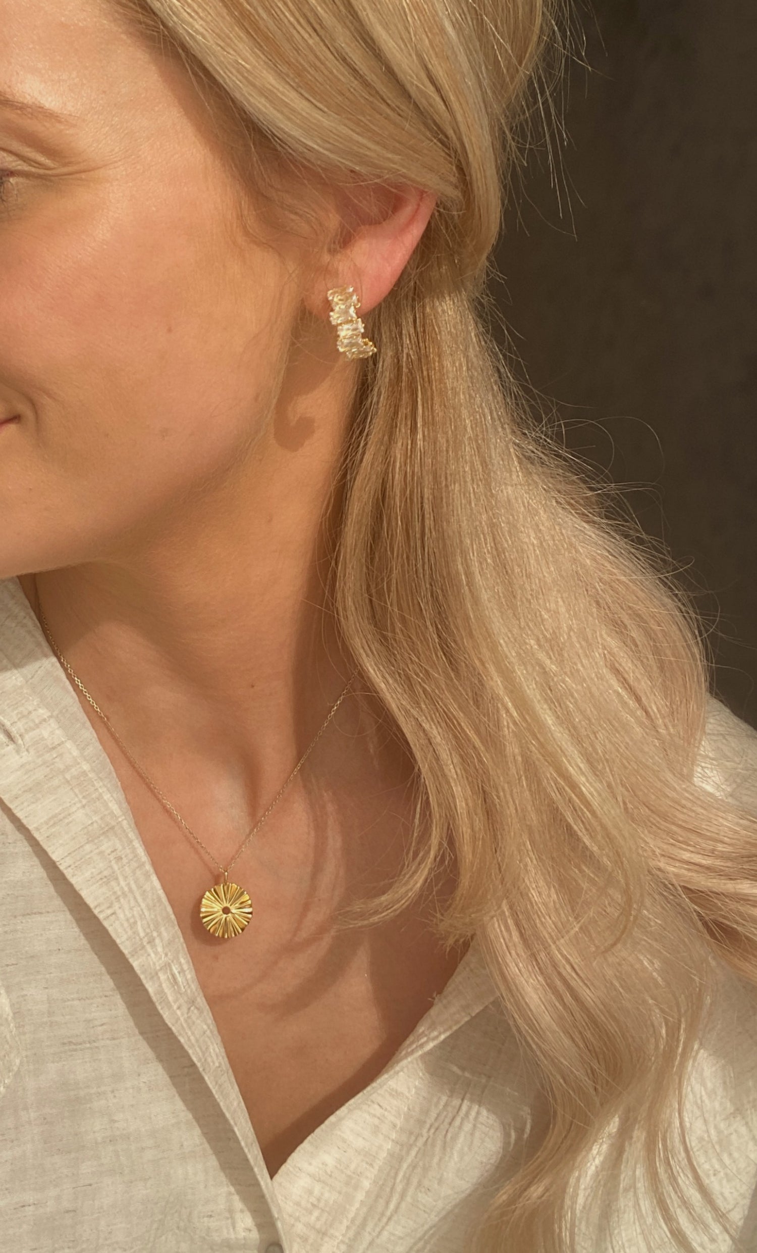 The Fanned Disc in Gold image 3