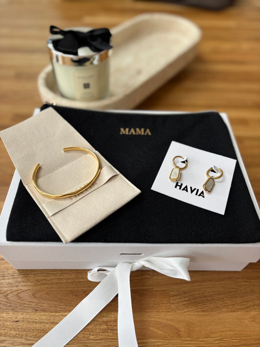 The Pearl Mama – Gold Bangle & Pearl Earrings Mother’s Day Edit