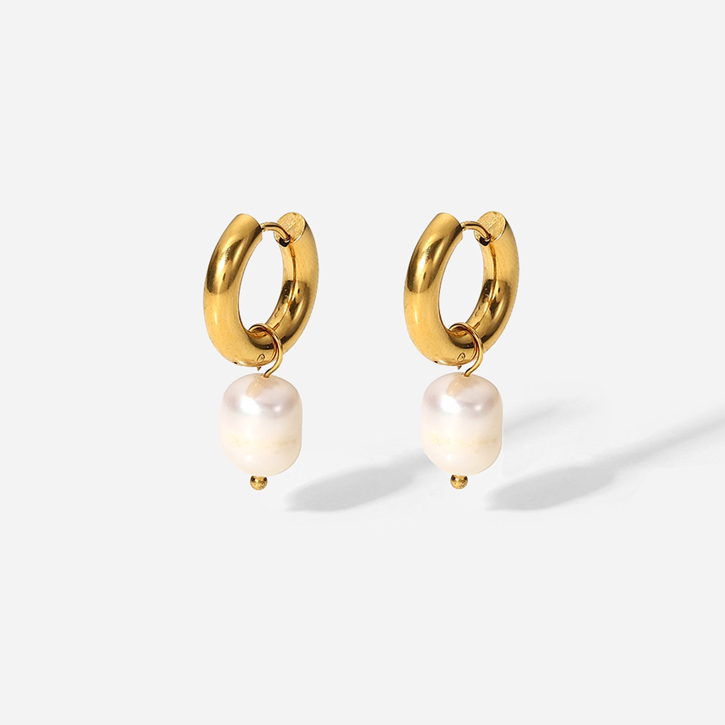 The Luna Pearl in Gold